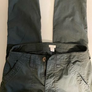 Cargo looking pants (no extra pockets)